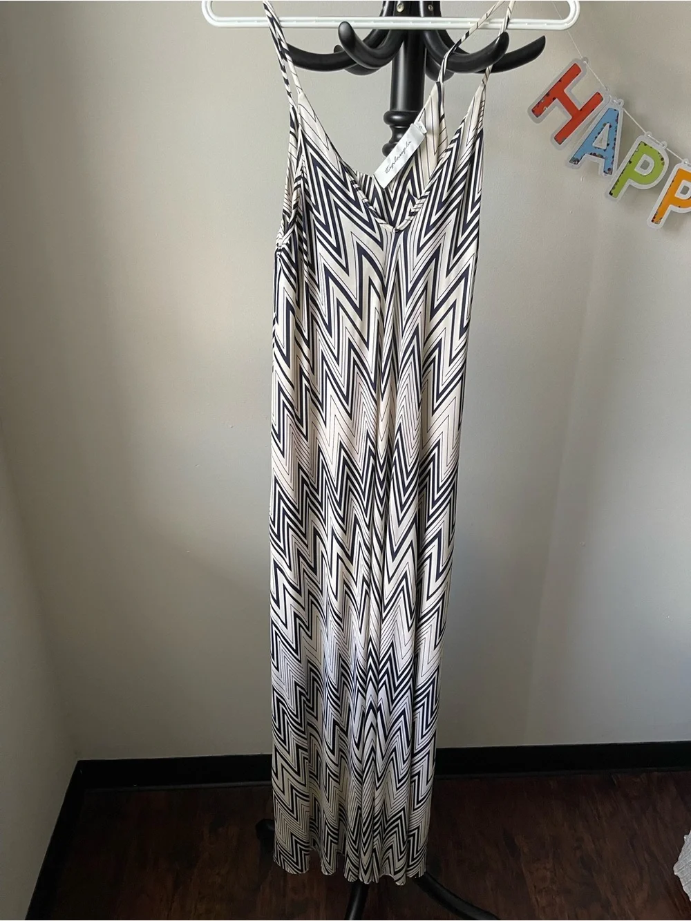 TBAGS LOS ANGELES Chevron Zigzag Pattern V Neckline Spaghetti Straps Maxi Dress